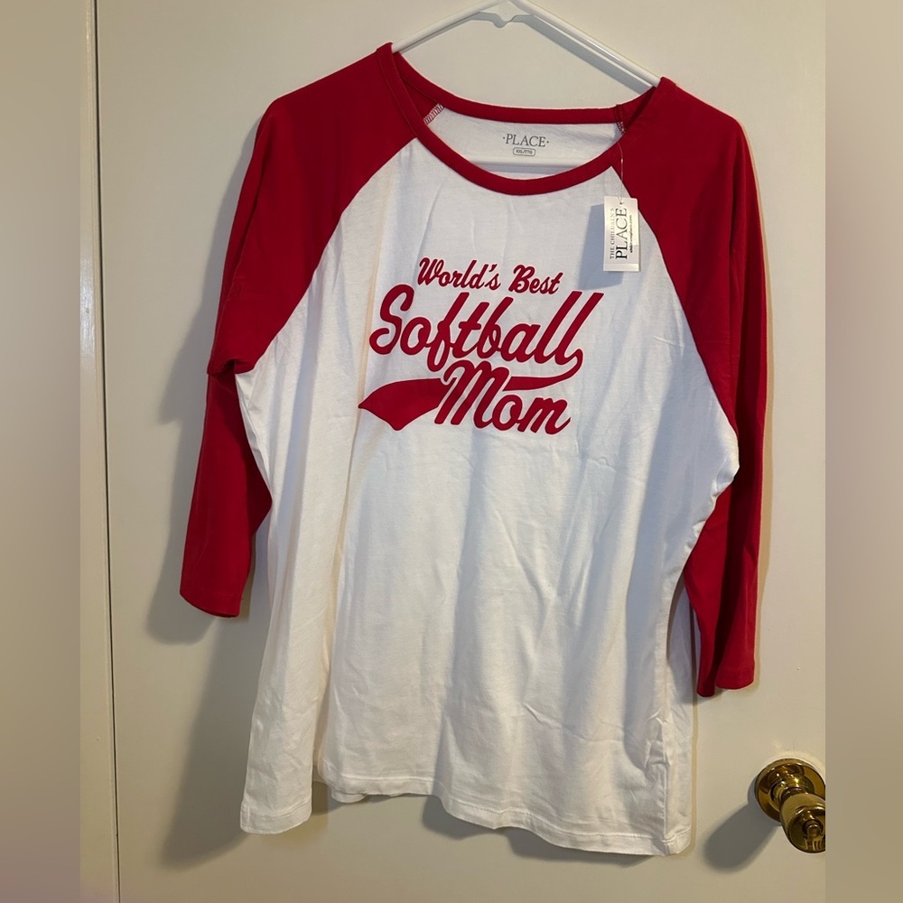 World’s Best Softball Mom Raglan Tee, new 🥎